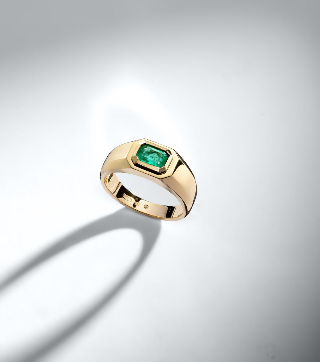 Shay Jewelry - Champion 18kt gold ring with emerald