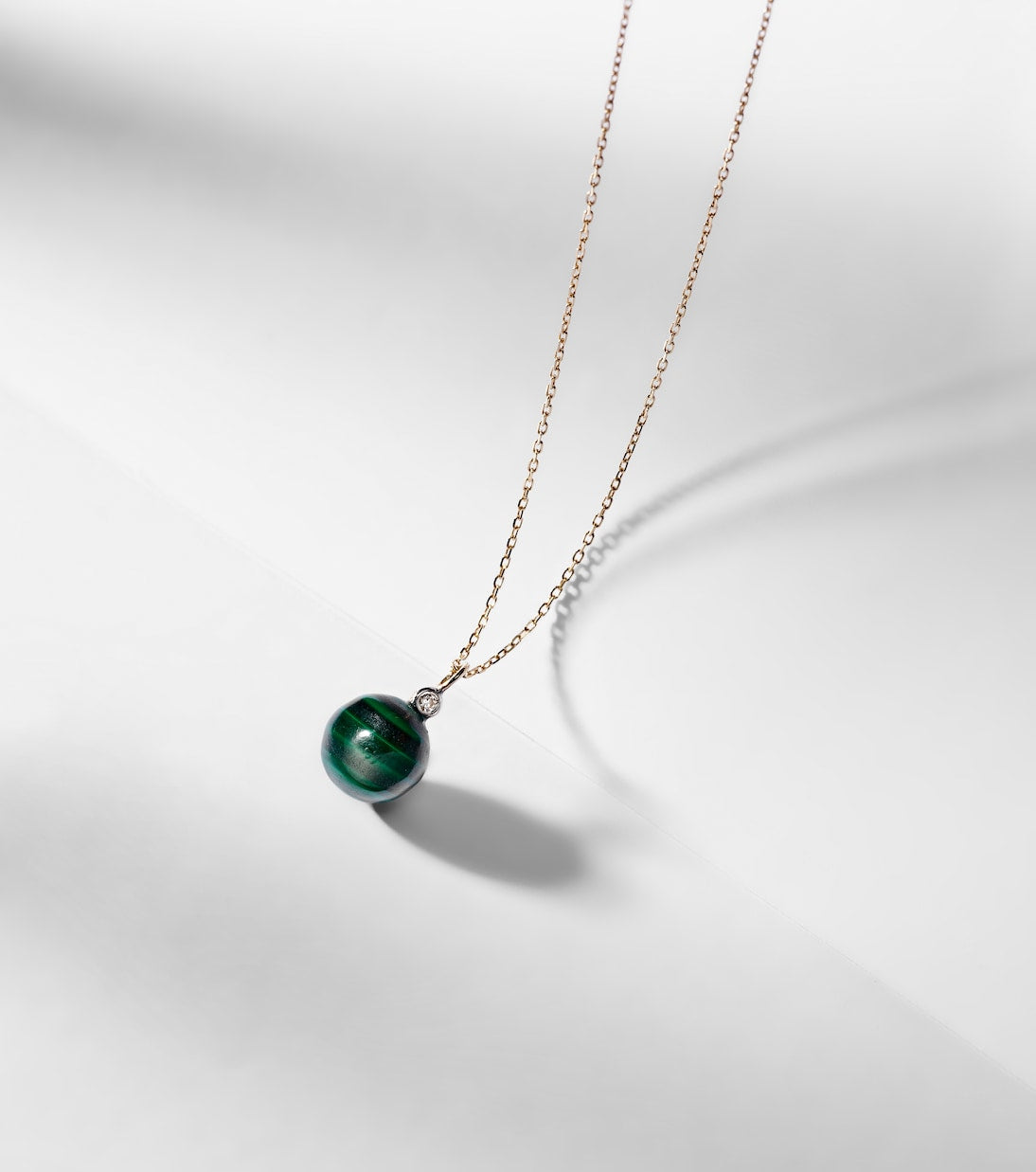 Mateo - 14kt gold dot necklace with malachite and diamond