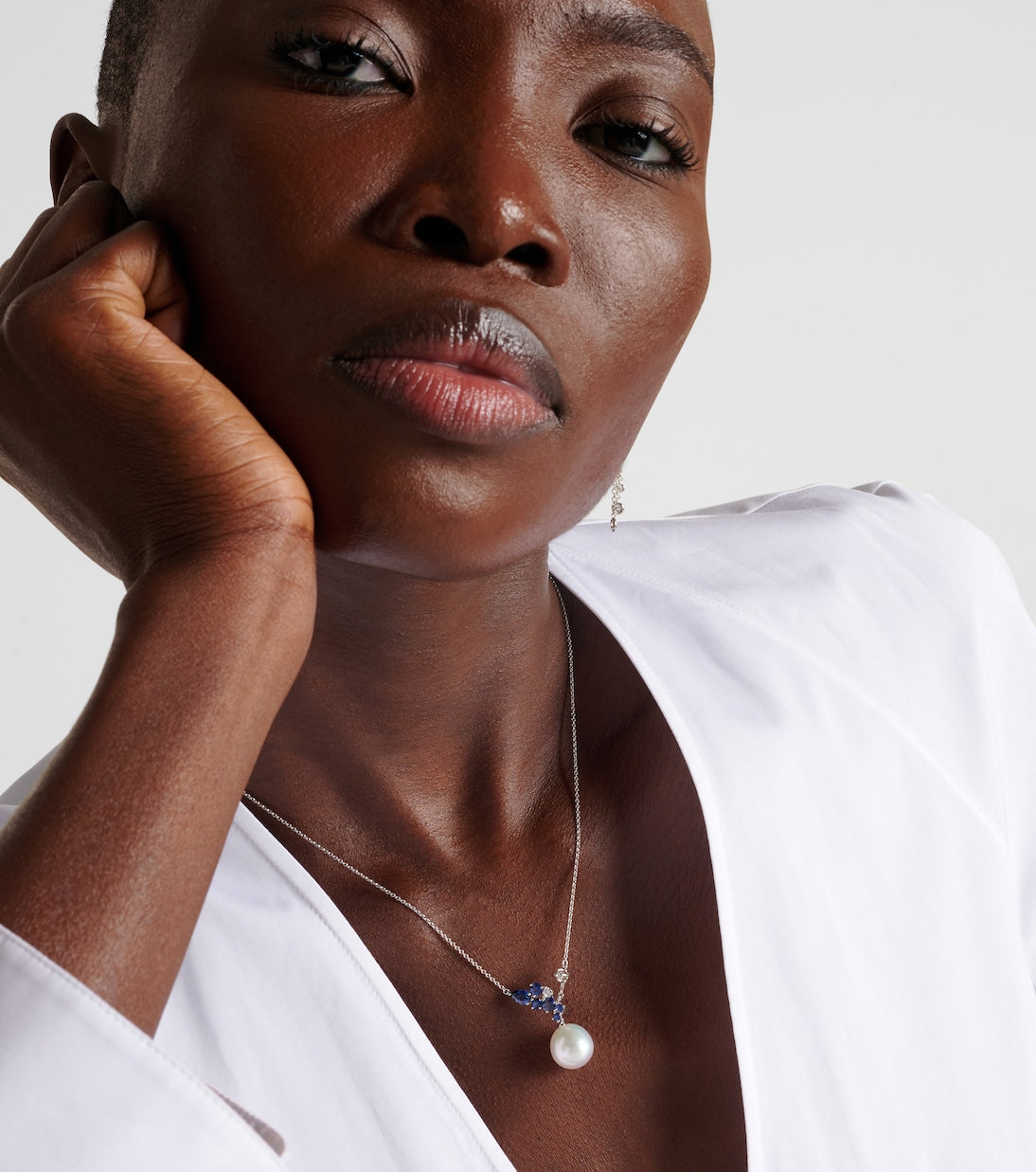 Bucherer Fine Jewellery - Romance 18kt white gold necklace with sapphires, diamonds, and pearl