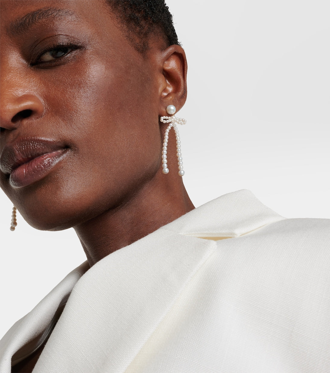 Sophie Bille Brahe - Rosette de Perles 14kt gold drop earrings with freshwater pearls