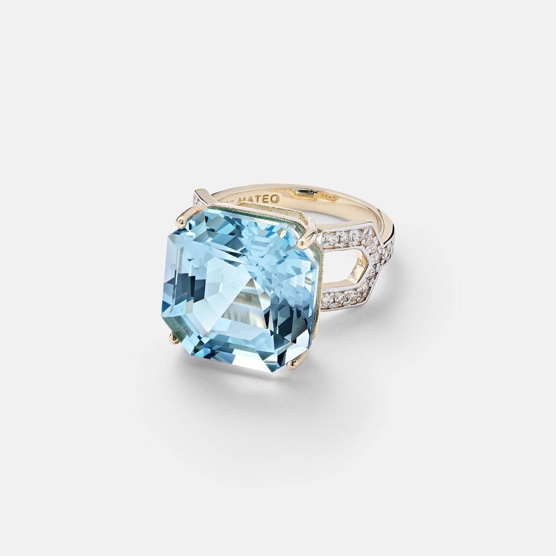 Mateo - 14kt gold ring with topaz and diamonds