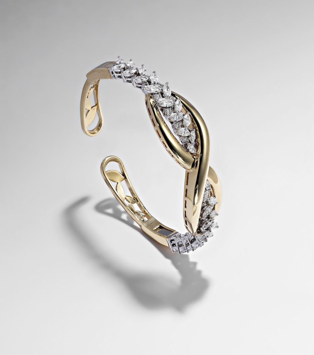 Yeprem - Golden Strada 18kt yellow and white gold bangle with diamonds