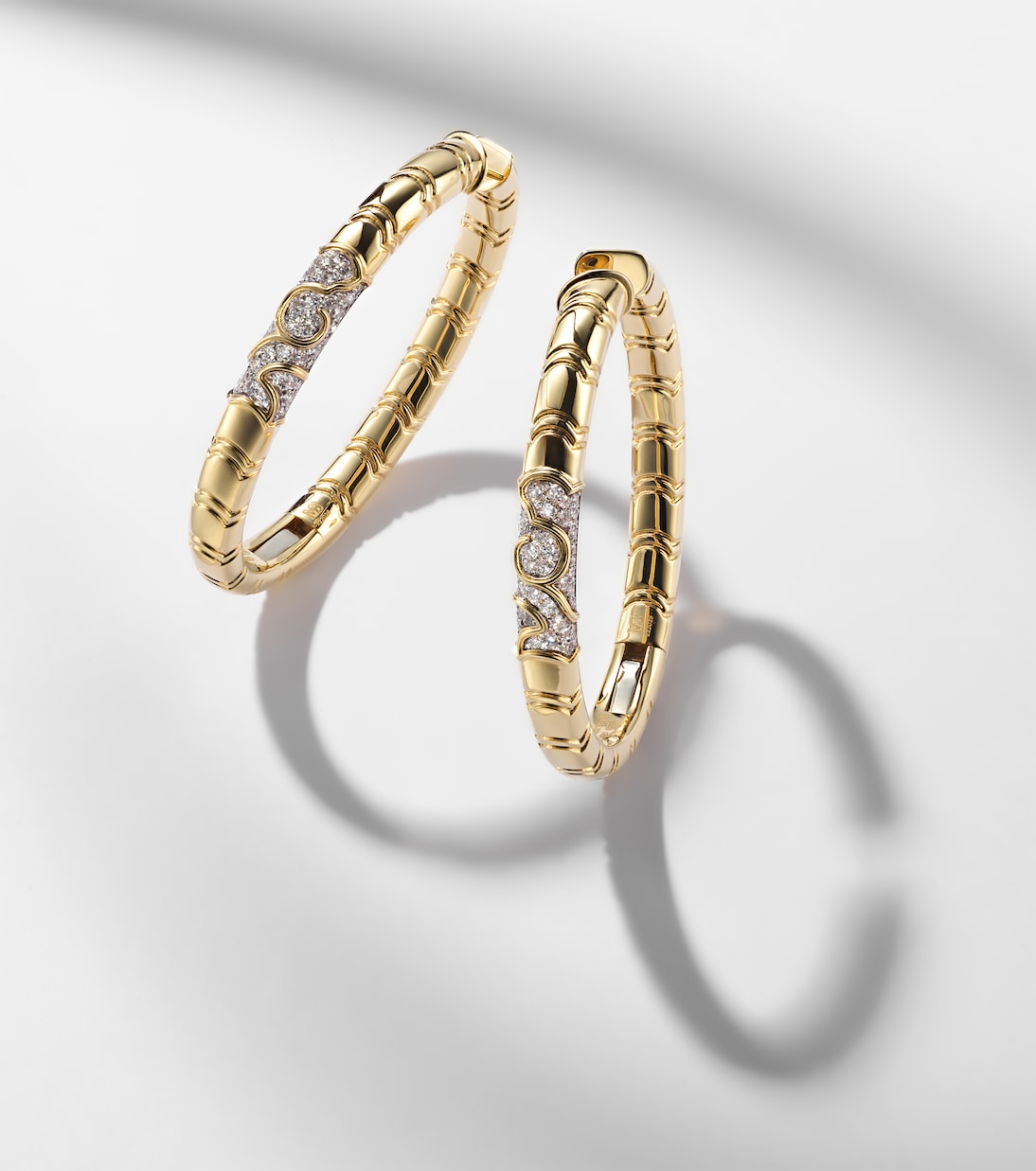 Marina B - Ondine 18kt yellow gold hoop earrings with diamonds