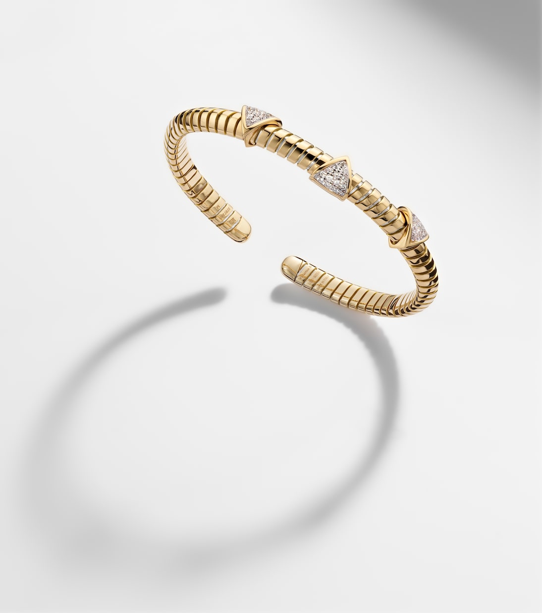 Marina B - Trisolina 3 Station 18kt gold cuff bracelet with diamonds