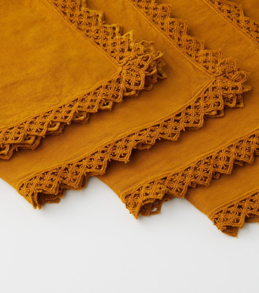 Once Milano - Set of 4 macramé-trimmed linen napkins