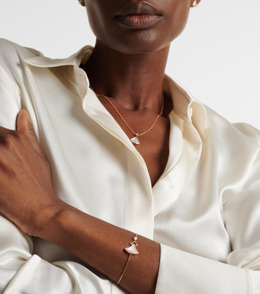 Bvlgari - Divas' Dream 18kt rose gold bracelet with mother-of-pearl and diamonds
