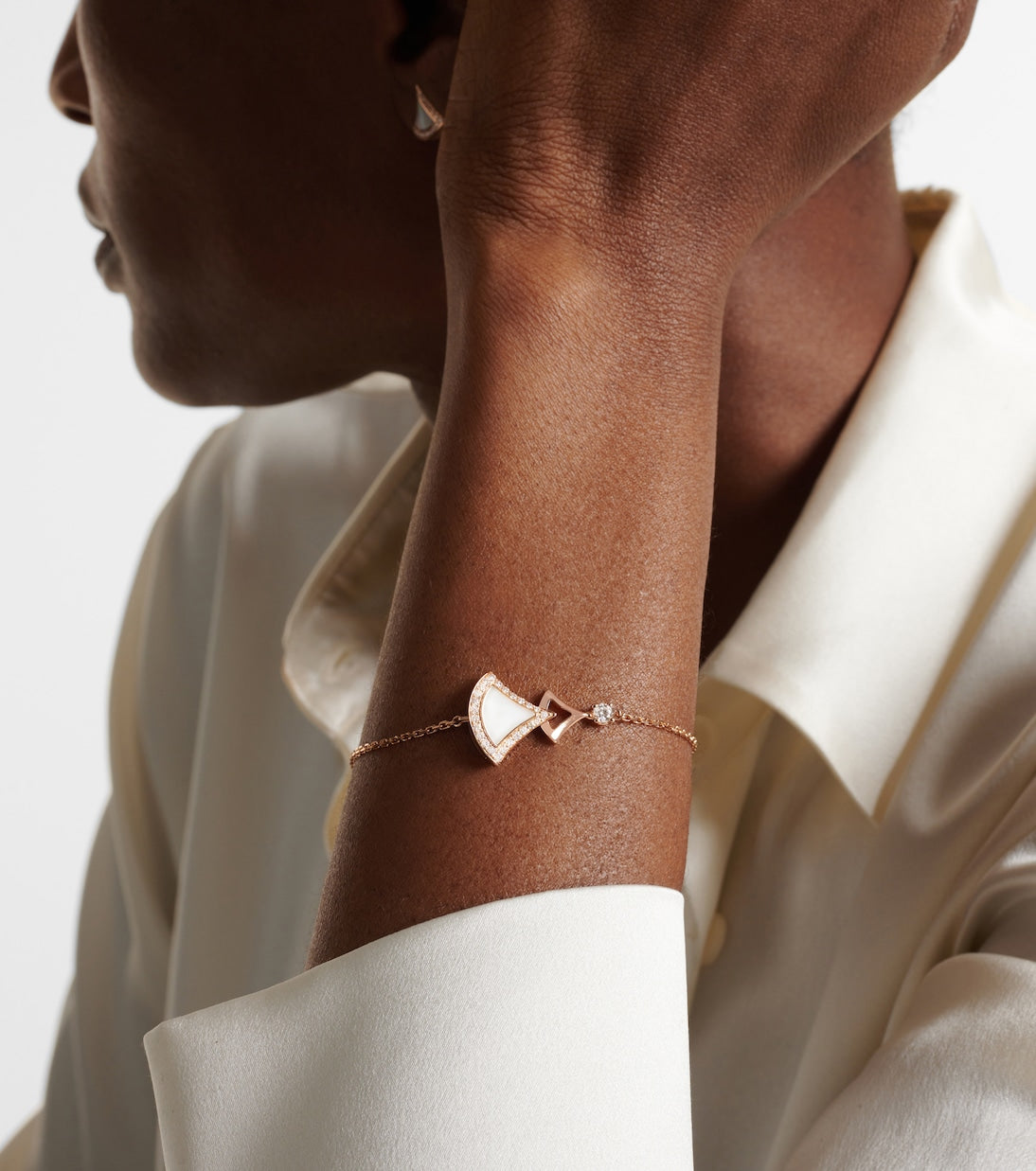 Bvlgari - Divas' Dream 18kt rose gold bracelet with mother-of-pearl and diamonds