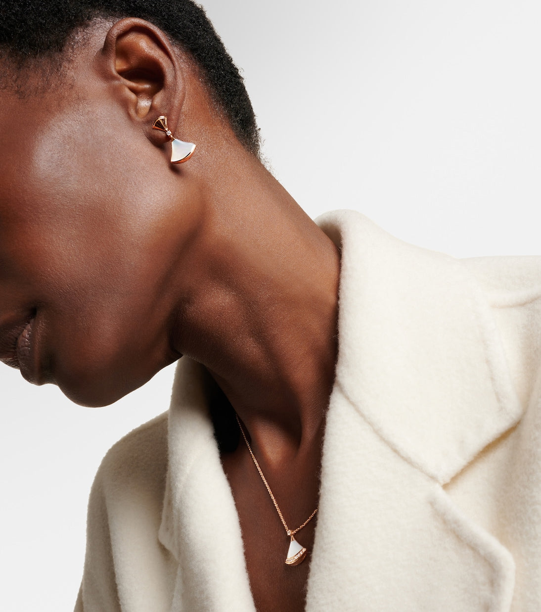 Bvlgari - Diva's Dream 18kt rose gold drop earrings with diamonds and mother-of-pearl