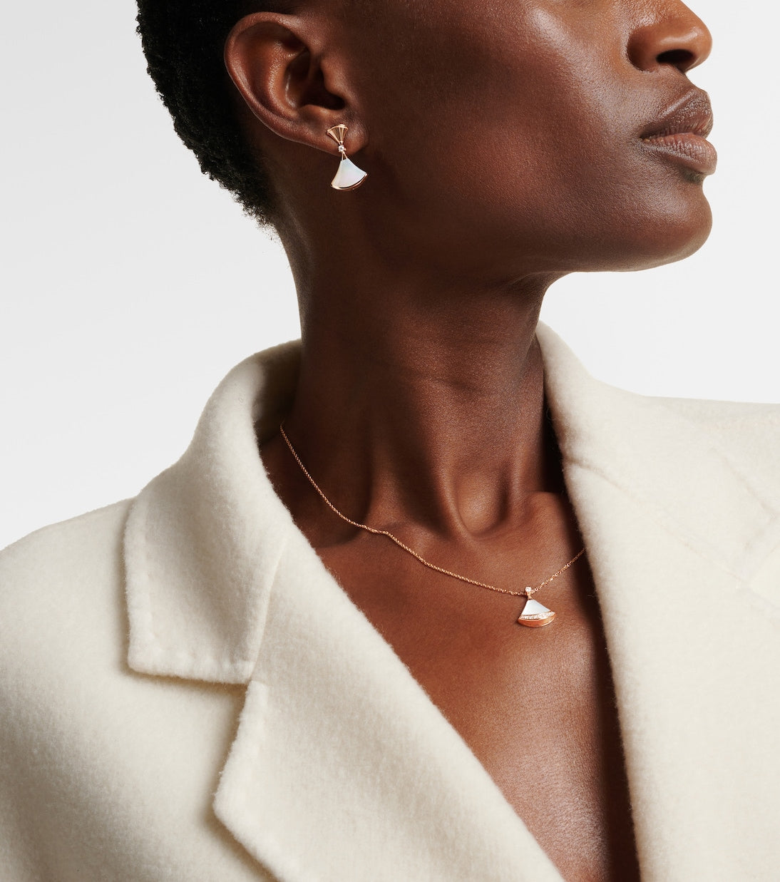 Bvlgari - Diva's Dream 18kt rose gold drop earrings with diamonds and mother-of-pearl