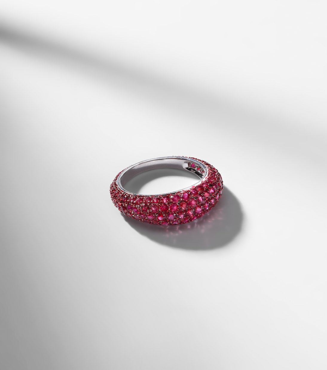 Kamyen - Disco 18kt white gold ring with rubies