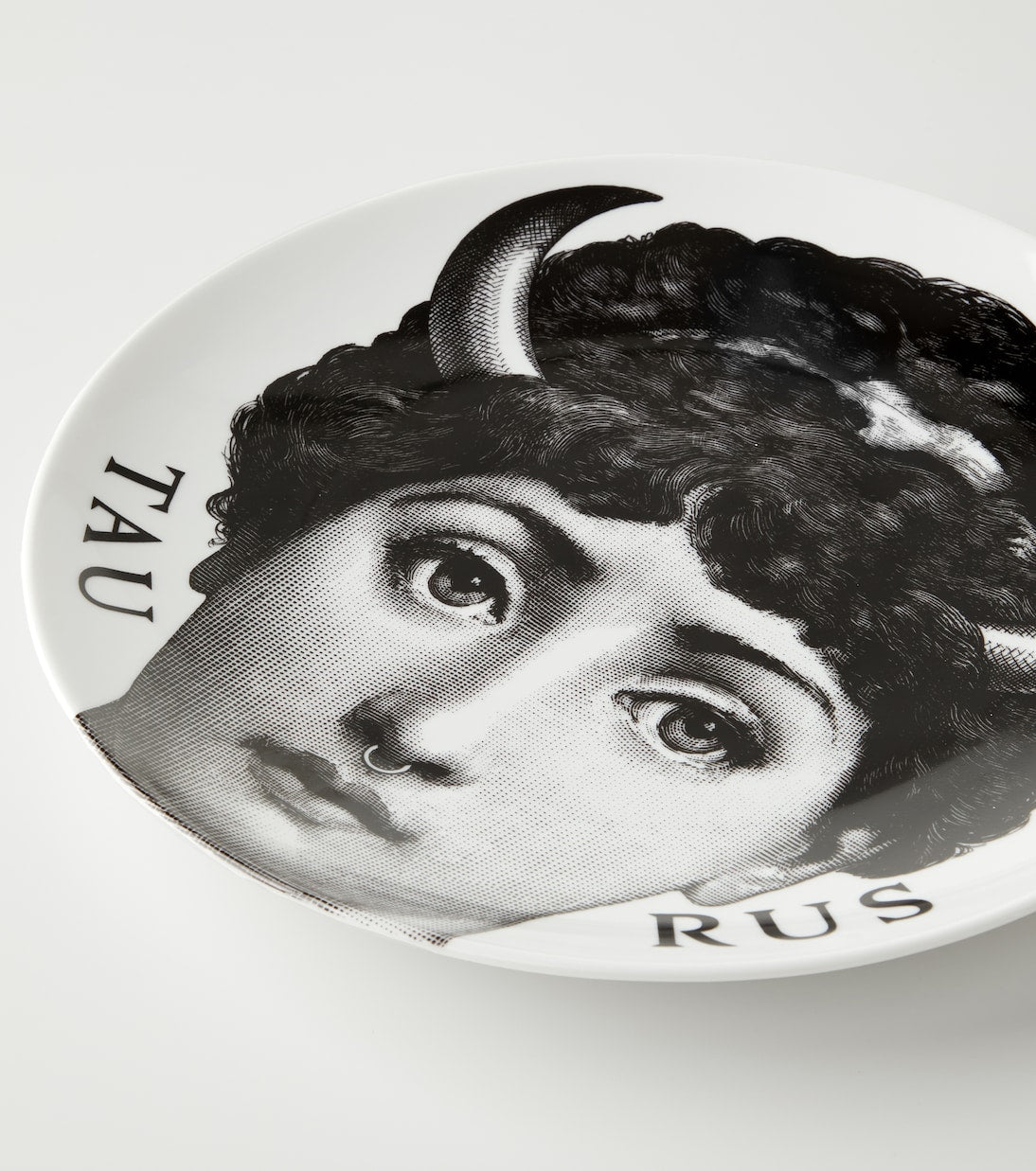 Fornasetti - Tema e Variazioni N.349 Taurus wall plate