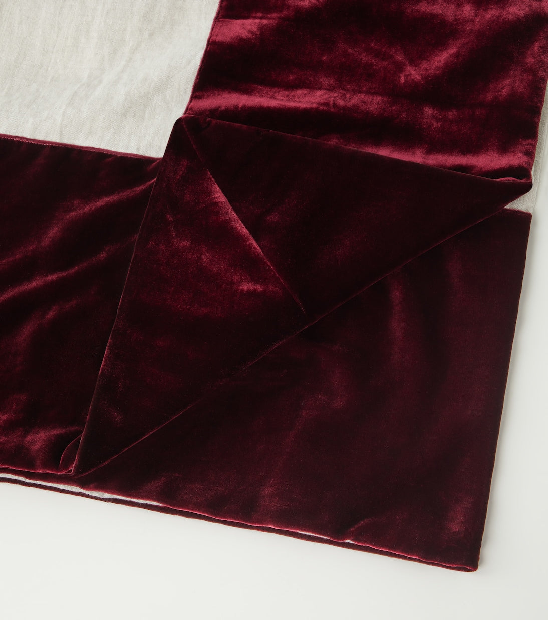 Once Milano - Velvet-trimmed linen tablecloth