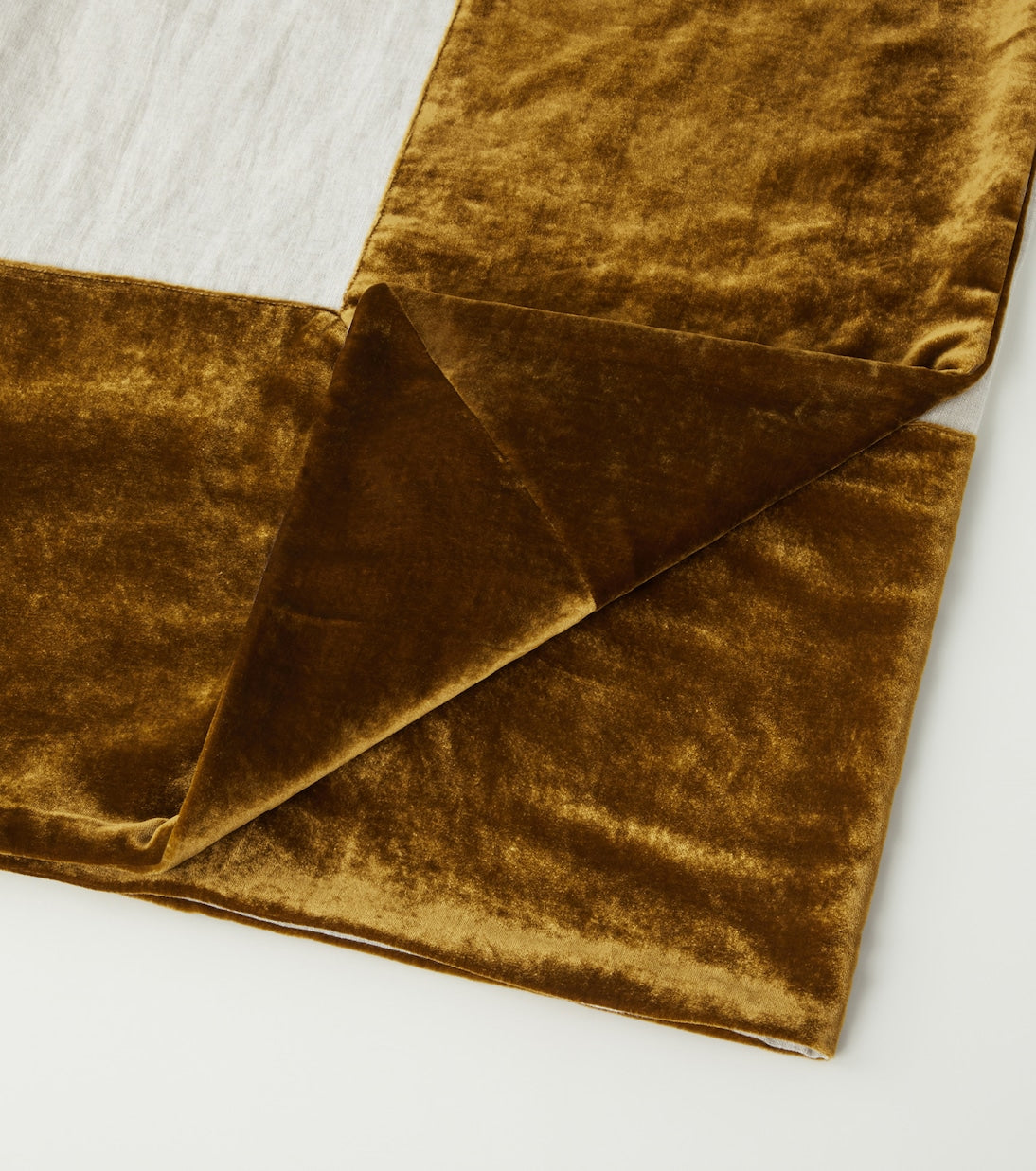 Once Milano - Large velvet-trimmed linen tablecloth