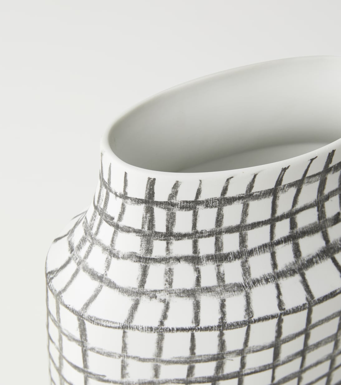 Cassina - Post Scriptum round vase by Formafantasma