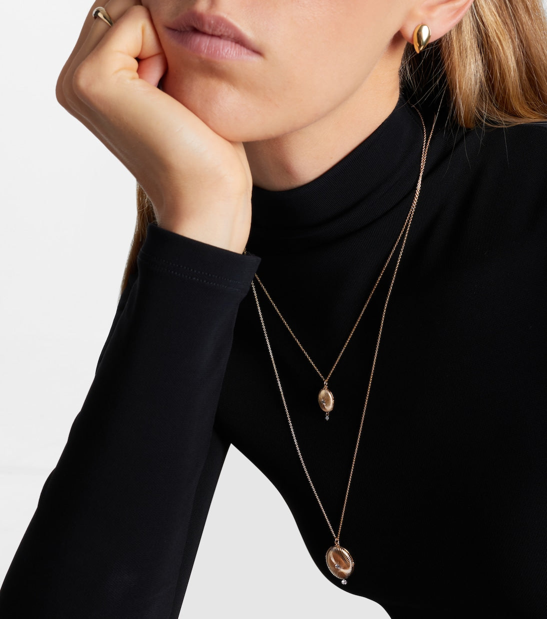 Persée - 9kt gold locket necklace with diamonds