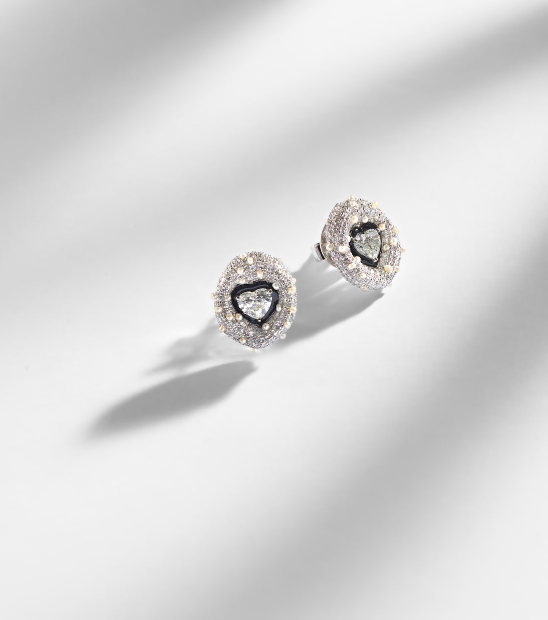 Kamyen - 18kt white gold earrings with diamonds and enamel