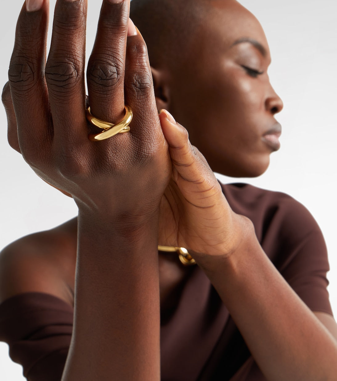 Engelbert - Cross Loop Medium 18kt gold ring