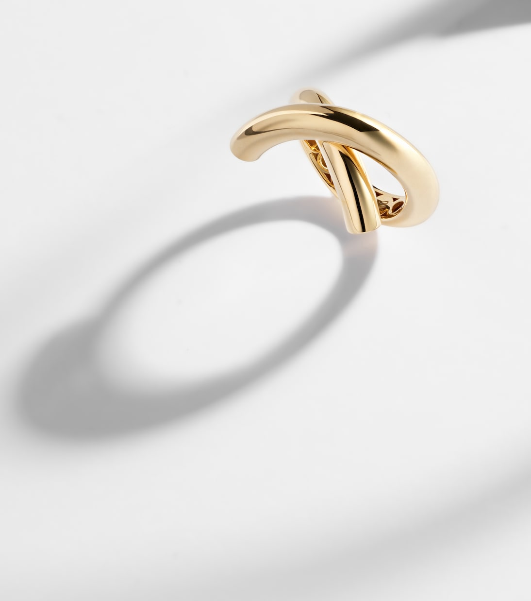 Engelbert - Cross Loop Medium 18kt gold ring