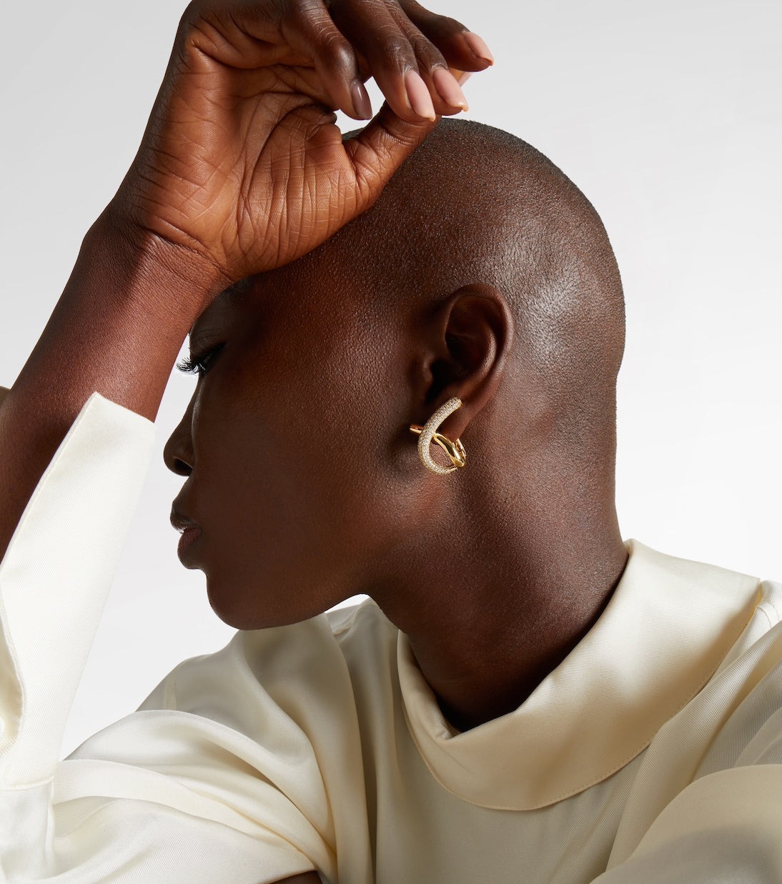 Engelbert - Loop 18kt gold earrings with diamonds