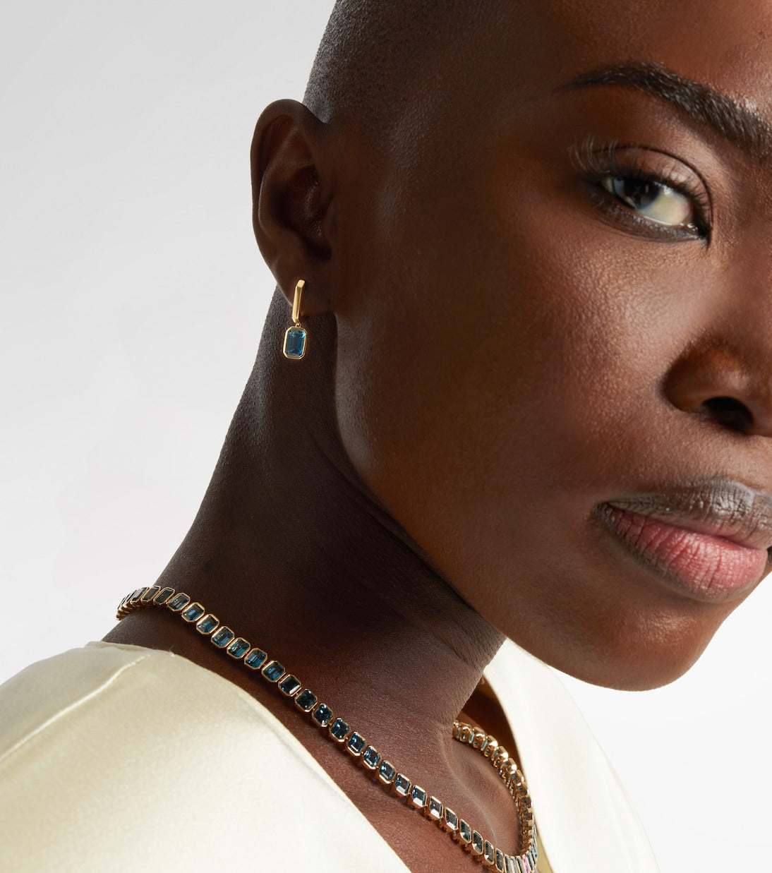 Bucherer Fine Jewellery - 18kt gold drop earrings with topaz
