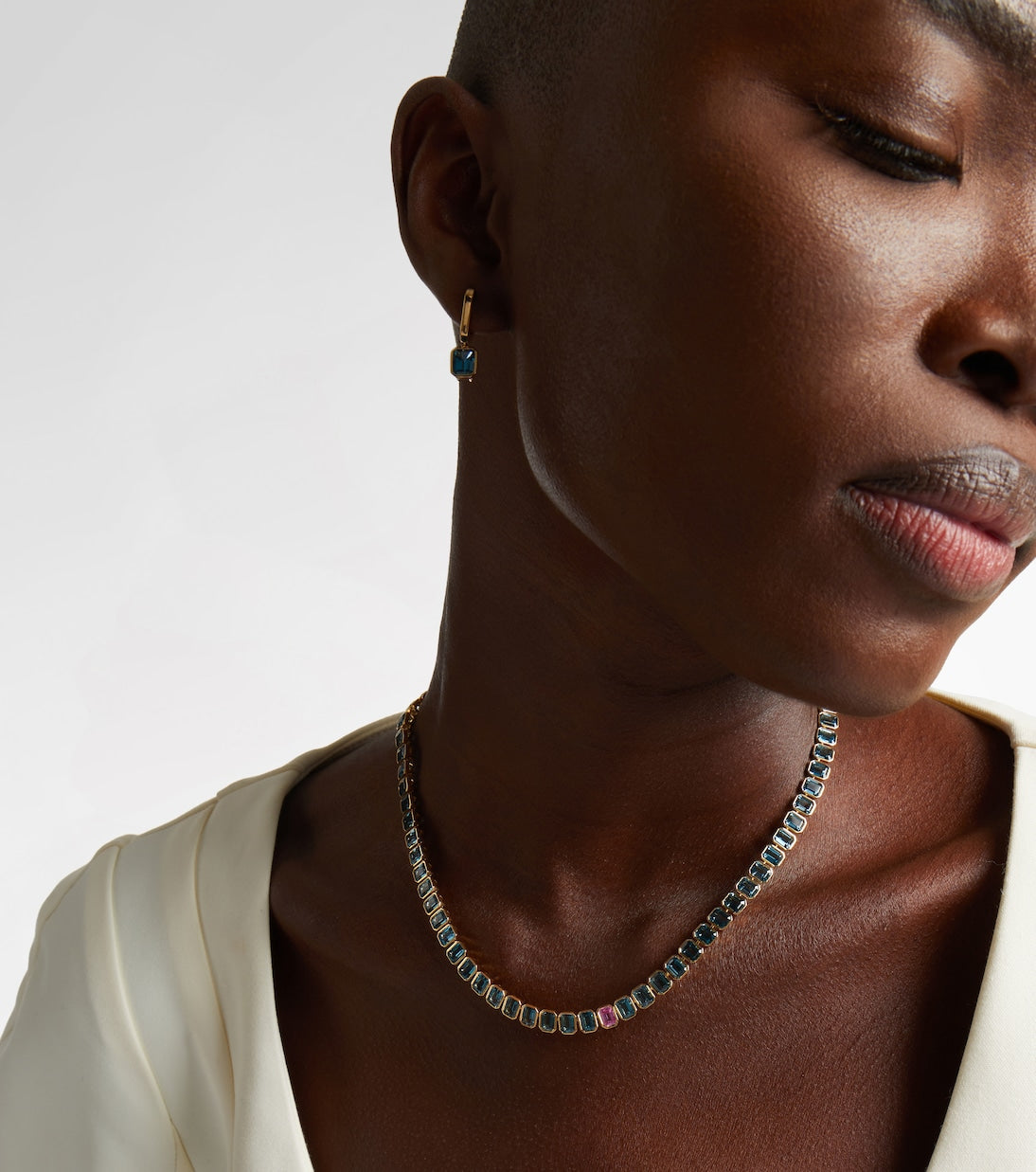 Bucherer Fine Jewellery - 18kt gold necklace with topaz and sapphire