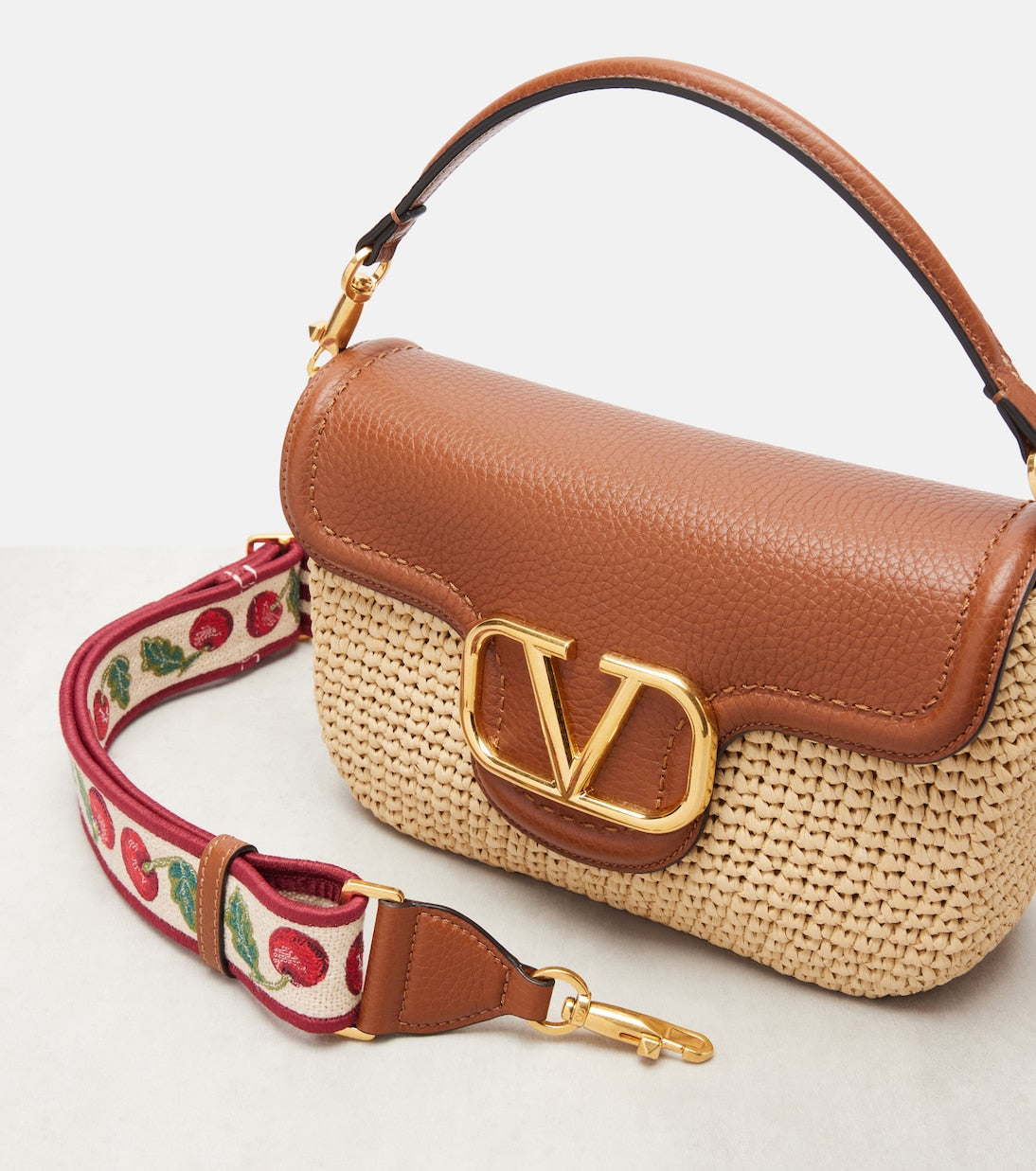Valentino Garavani - Alltime raffia-effect shoulder bag