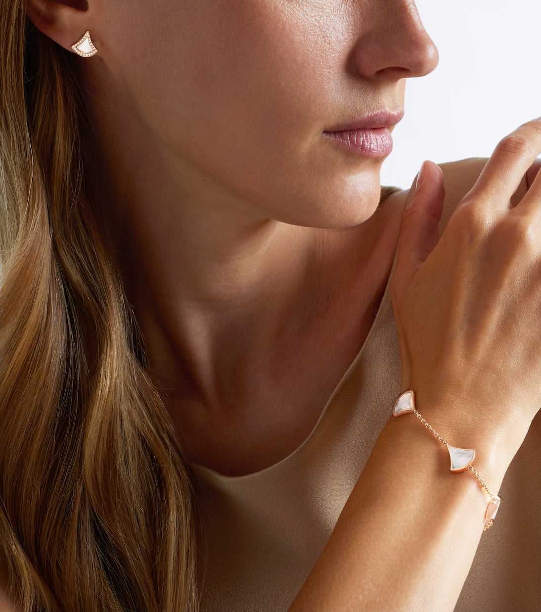 Bvlgari - Divas' Dream 18kt rose gold bracelet with mother-of-pearl