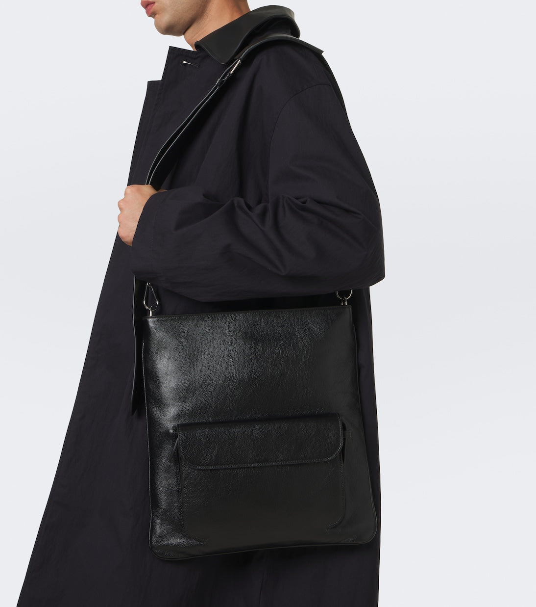 Métier - Slide leather messenger bag