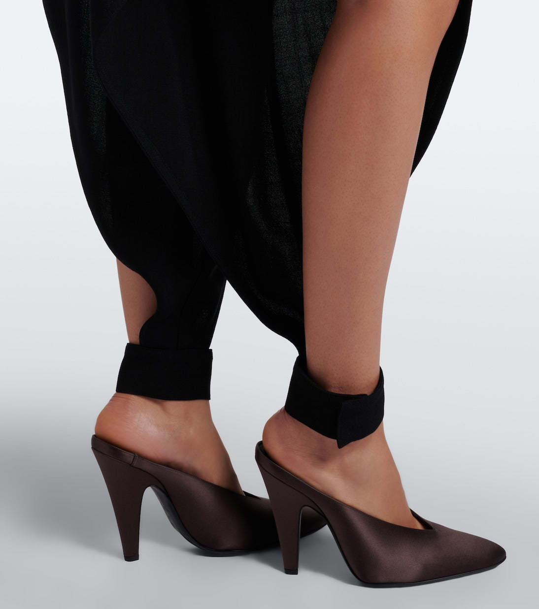 Alaïa - Cutout ruffled tapered pants