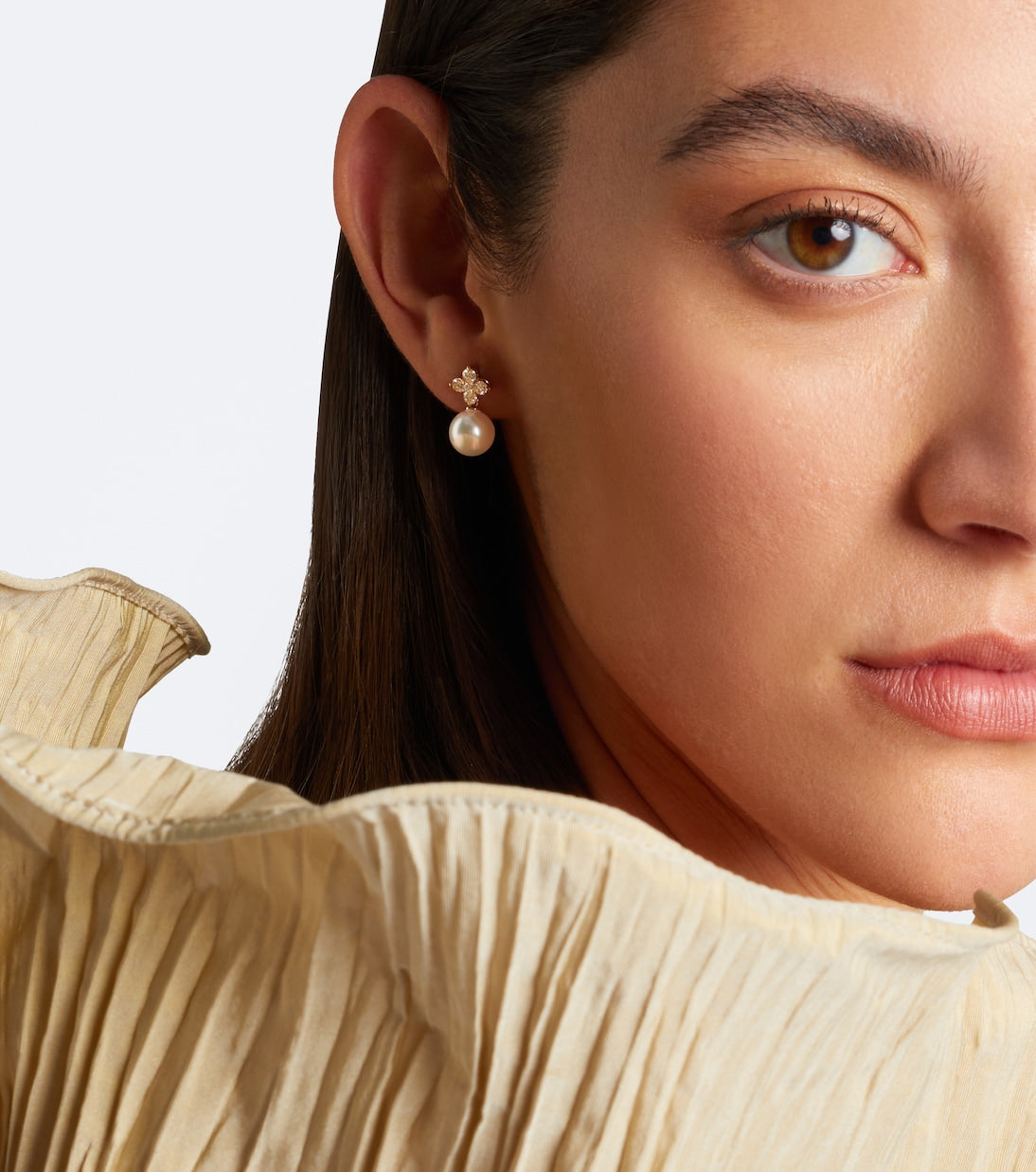 Bucherer Fine Jewellery - Bloom 18kt gold earrings with pearls and diamonds