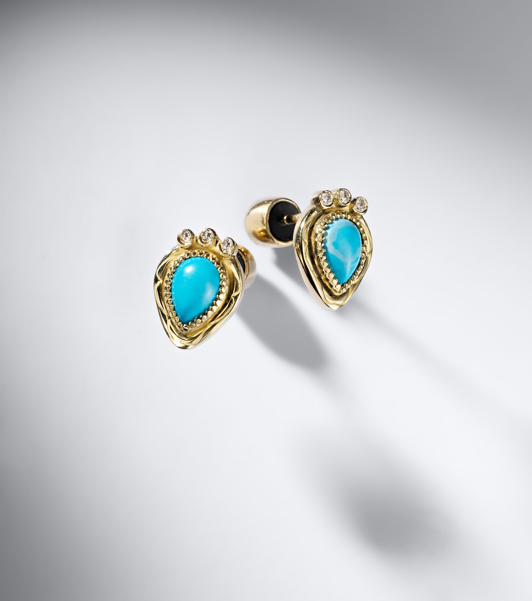 Ileana Makri - Tiara 18kt gold drop earrings with diamonds and turquoise
