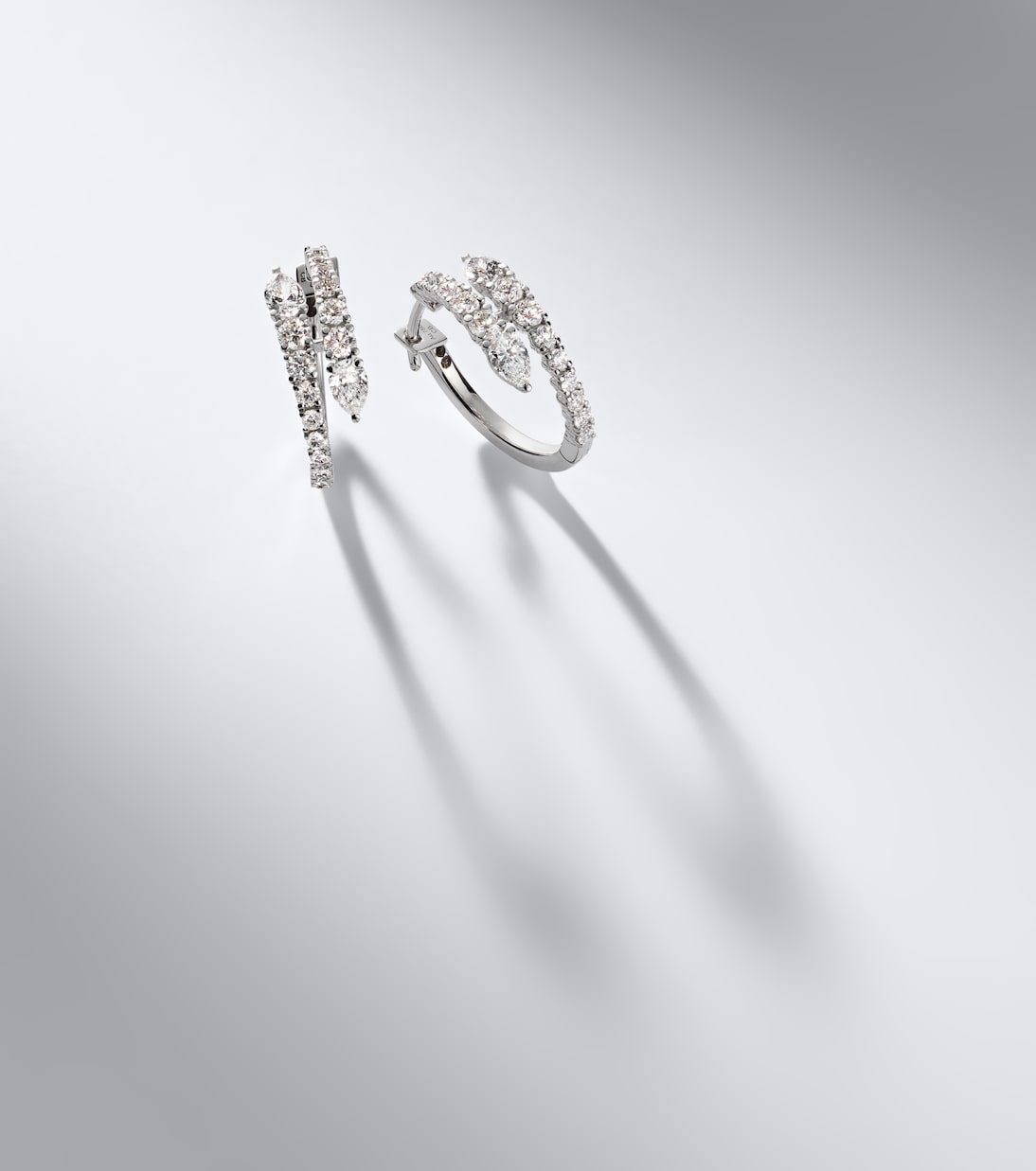 Bucherer Fine Jewellery - Diamond Twist 18kt white gold earrings with diamonds