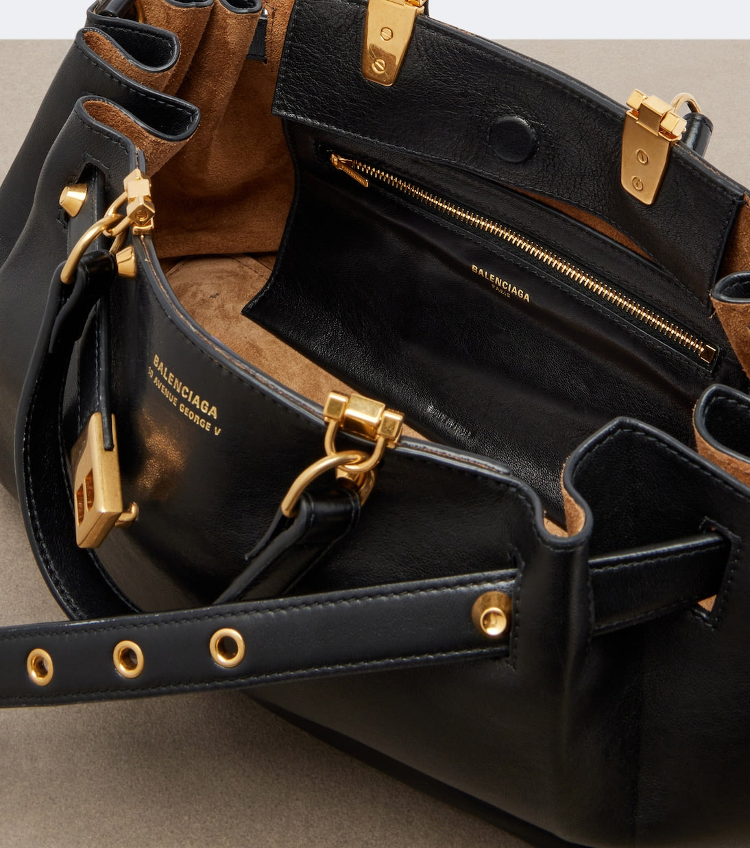 Balenciaga - Fan Small leather top-handle bag