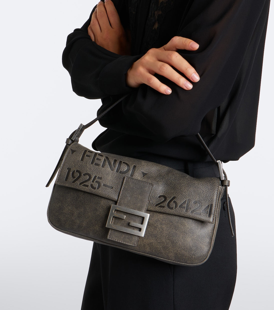 Fendi - Baguette® 26424 leather shoulder bag