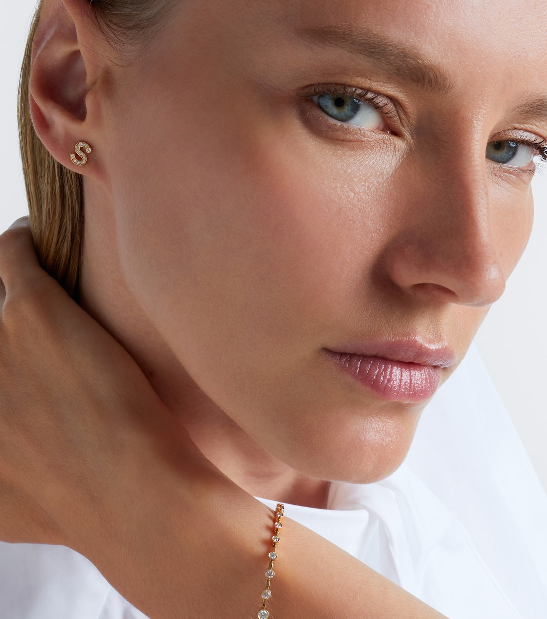 Sophie Bille Brahe - Initial Petite S 18kt gold single earring with diamonds