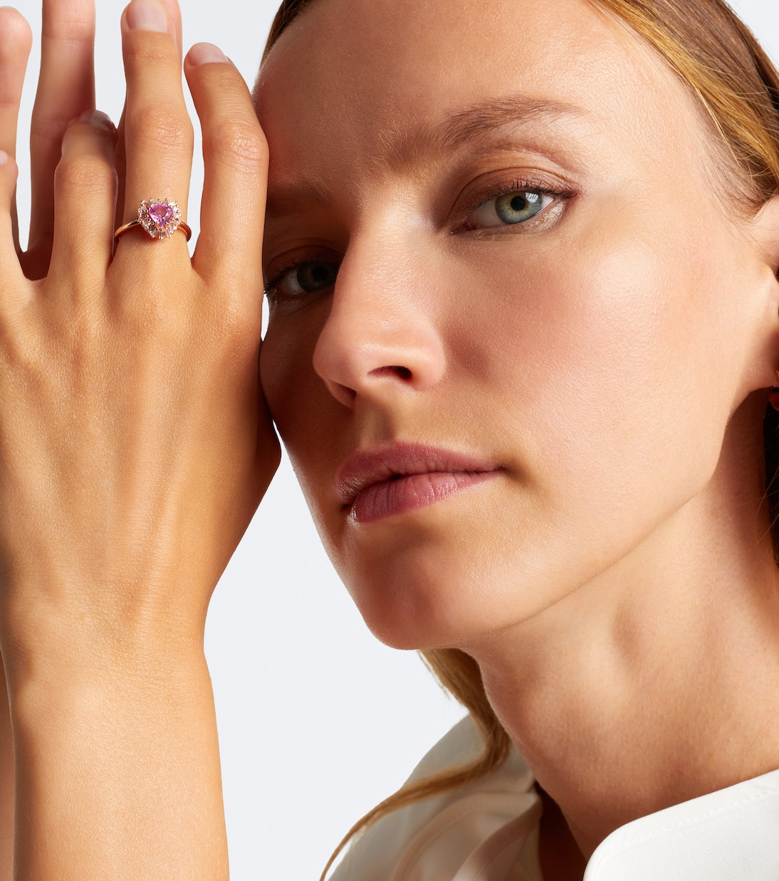 Suzanne Kalan - 18kt rose gold ring with sapphire and diamonds