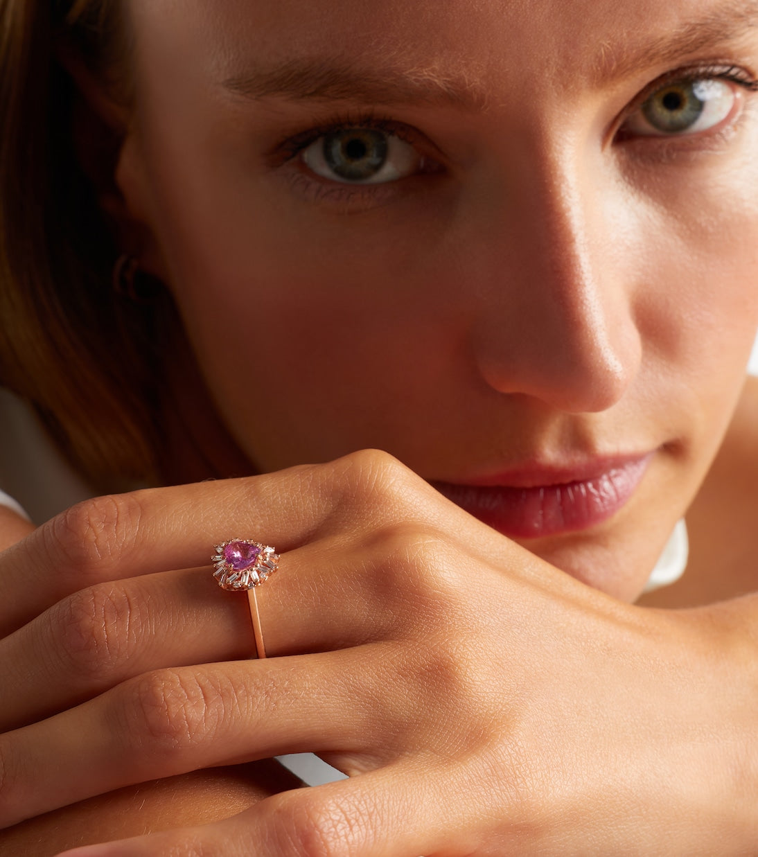 Suzanne Kalan - 18kt rose gold ring with sapphire and diamonds