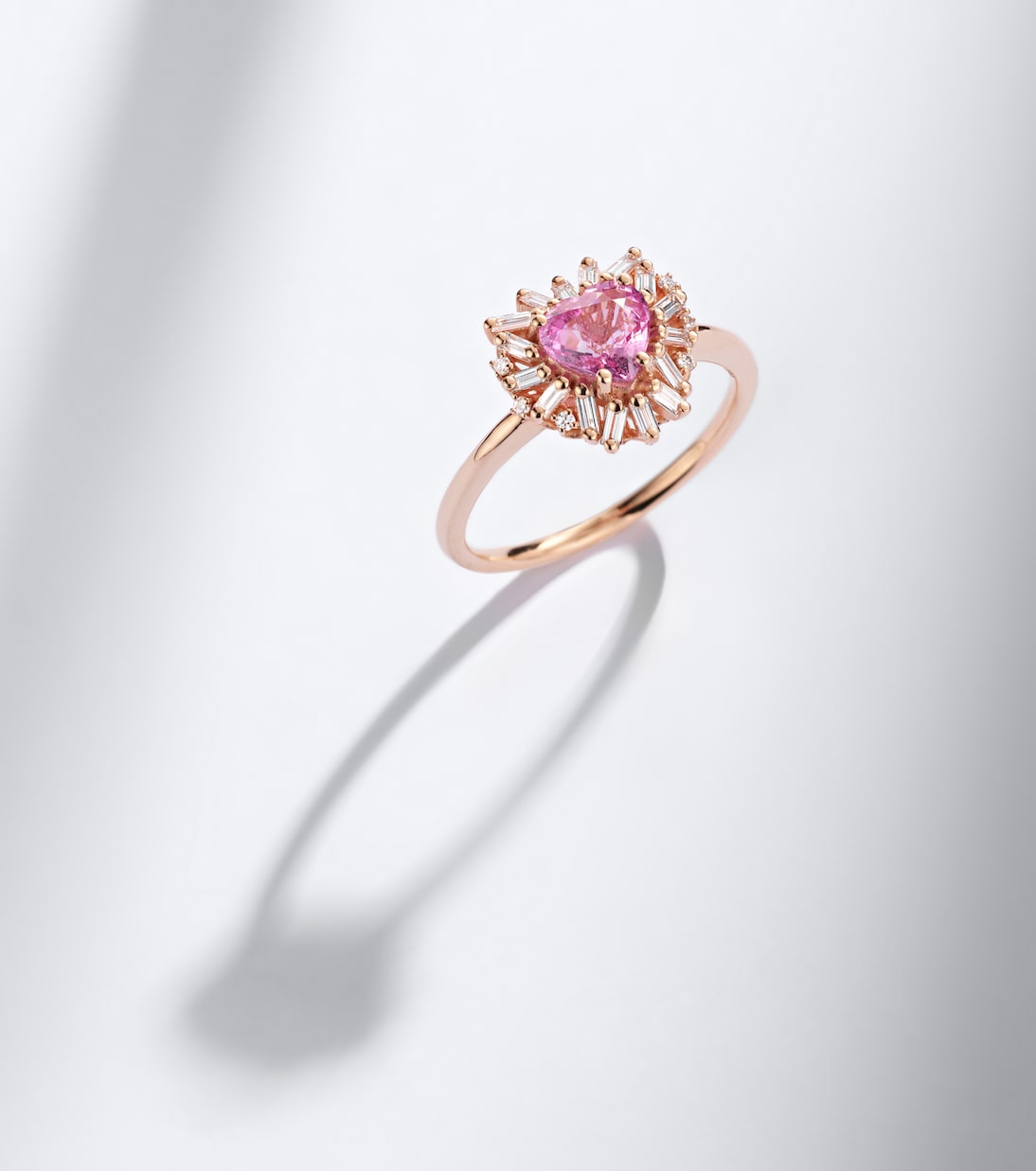 Suzanne Kalan - 18kt rose gold ring with sapphire and diamonds