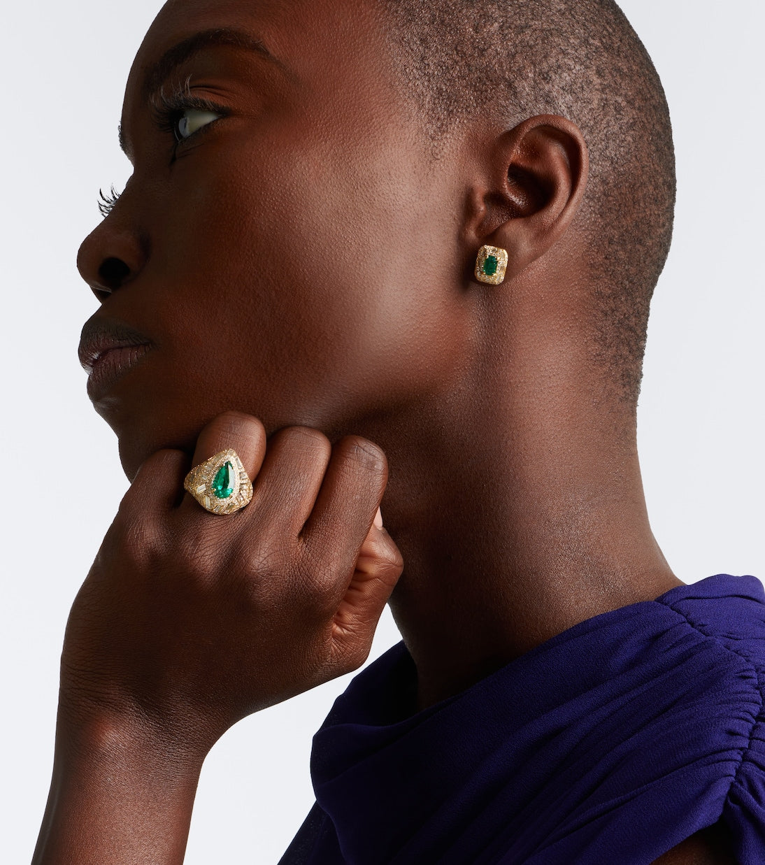 Suzanne Kalan - Halo Portrait 18kt gold earrings with diamonds and emeralds