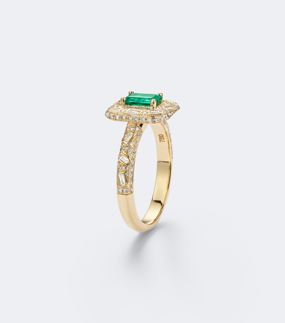 Suzanne Kalan - Halo Portrait 18kt gold ring with diamonds and emerald