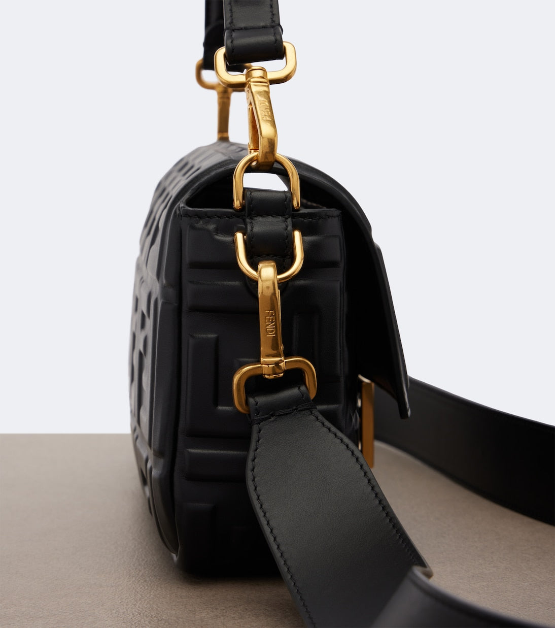Fendi - Baguette® 26424 Medium leather shoulder bag